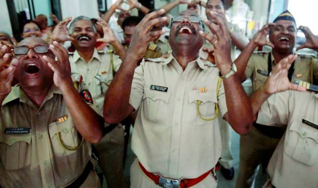 world laughter day, laughter yoya, health news, benefits of laughter yoga, health benefits, health tips