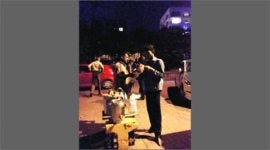 mumbai news, mumbai night life, mumbai night street life, street life, mumbai life