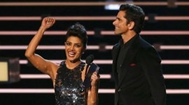 priyanka chopra, john stamos, people's choice awards, priyanka, priyanka chopra quantico, priyanka chopra award, piryanka people's choice award, priyanka award quantico, entertainment news, priyanka chopra news, priyanka chopra latest news