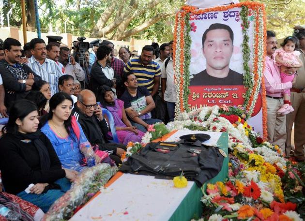 pathankot attack, pathankot attack probe, Niranjan Kumar, lt col niranjan kumar, Niranjan Kumar Family, Niranjan Kumar Funeral, Niranjan Kumar NSG Commander, martyr Nirajan Kumar, martyr Lt Col Niranjan Kumar, Niranjan Kumar death, Niranjan Kumar Dead