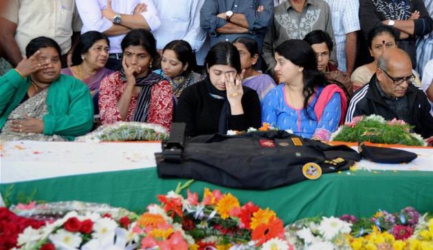 pathankot attack, pathankot attack probe, Niranjan Kumar, lt col niranjan kumar, Niranjan Kumar Family, Niranjan Kumar Funeral, Niranjan Kumar NSG Commander, martyr Nirajan Kumar, martyr Lt Col Niranjan Kumar, Niranjan Kumar death, Niranjan Kumar Dead