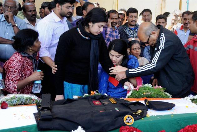 pathankot attack, pathankot attack probe, Niranjan Kumar, lt col niranjan kumar, Niranjan Kumar Family, Niranjan Kumar Funeral, Niranjan Kumar NSG Commander, martyr Nirajan Kumar, martyr Lt Col Niranjan Kumar, Niranjan Kumar death, Niranjan Kumar Dead