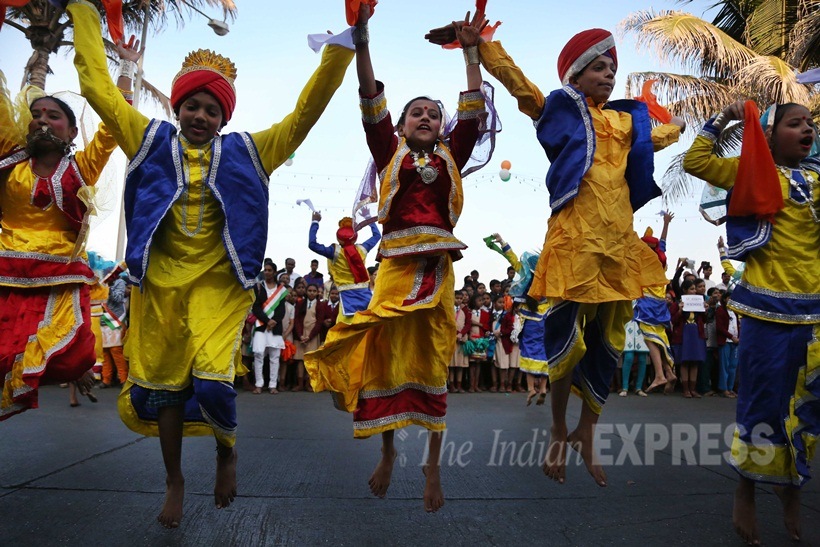 Republic day, Republic Day Celebration, Republic Day Parade, Republic Day Mumbai pics, Republic Day Mumbai Photos, Mumbai, francois hollande, Narendra Modi, Pranab Mukherjee, Republic day pics, republic Day Photos, Republic day 2016, republic day images, republic day images 2016, republic day Parade