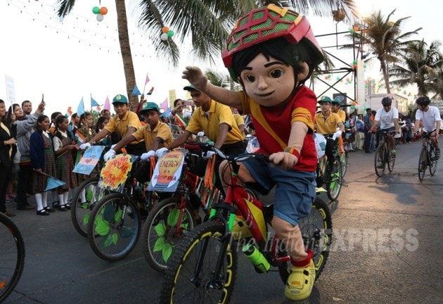 Republic day, Republic Day Celebration, Republic Day Parade, Republic Day Mumbai pics, Republic Day Mumbai Photos, Mumbai, francois hollande, Narendra Modi, Pranab Mukherjee, Republic day pics, republic Day Photos, Republic day 2016, republic day images, republic day images 2016, republic day Parade