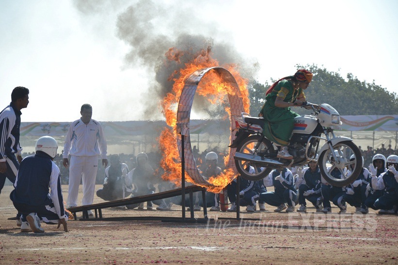 Republic day, Republic Day Celebration, Republic Day Parade, Republic Day Mumbai pics, Republic Day Mumbai Photos, Mumbai, francois hollande, Narendra Modi, Pranab Mukherjee, Republic day pics, republic Day Photos, Republic day 2016, republic day images, republic day images 2016, republic day Parade