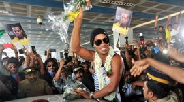 Ronaldinho, Ronaldinho escape, Ronaldinho India, Ronaldinho car accident, Ronaldinho India football, Ronaldinho India visit, Ronaldinho Brazil, Ronaldinho Football, Ronaldinho Football India, Ronaldinho 2016, Football news, Football updates, Football