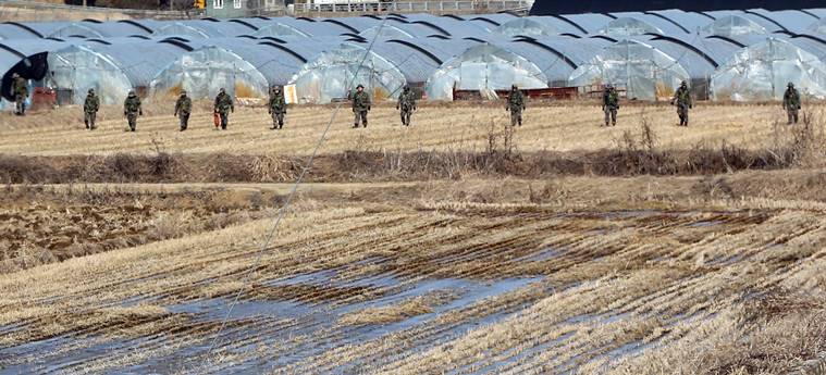 South Korean army soldiers search for suspected North Korean leaflets on a field in Paju, near the border with North Korea, South Korea, Wednesday, Jan. 13, 2016. South Korean military announced Wednesday it has found hundreds of anti-South Korea leaflets near the western portion of the Koreas' border. (Roh Seung-hyuck/Yonhap via AP) KOREA OUT