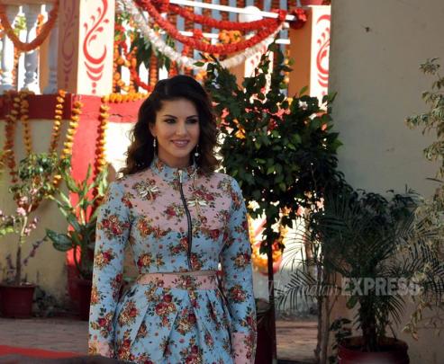 Sunny Leone promotes Mastizaade on TV show ‘Chidiya Ghar