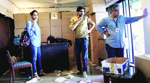 salony luthra, Swanand Kirkire, himanshu kohli, theatre festival, Khidkiyaan, Vile Parle, Sathaye College, nsd, national school of drama, talk news