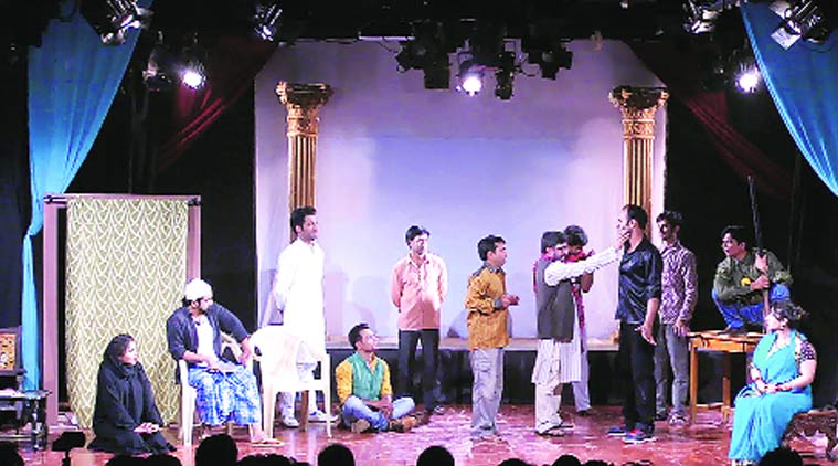 salony luthra, Swanand Kirkire, himanshu kohli, theatre festival, Khidkiyaan, Vile Parle, Sathaye College, nsd, national school of drama, talk news