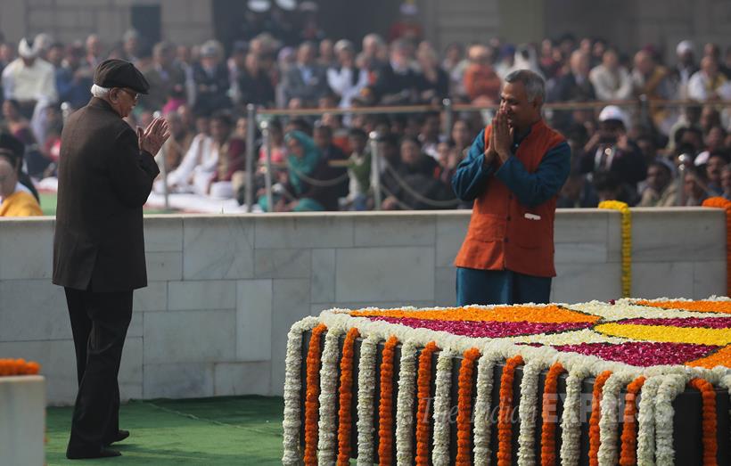 Mahatma Gandhi, Mahatma Gandhi Death Anniversary, Narendra Modi, Sonia Gandhi, Pranab Mukherjee, Hamid Ansari, Manmohan Singh, Sheila Dixit, Venkaih Naidu, Dalbir Singh, Arup Raha, Robin Dhowan, Mahatma Gandhi 68th Death Anniversary, Gandhi Death Anniversary Pics