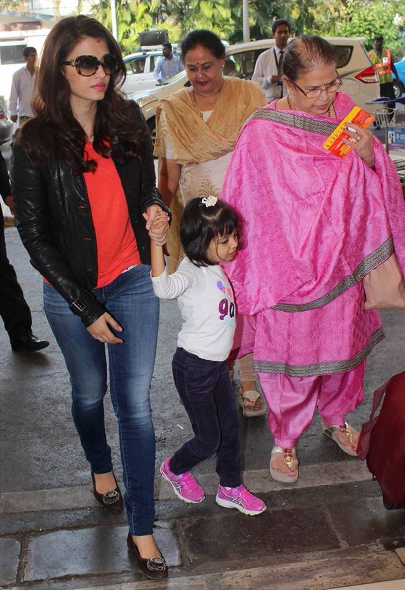 aishwarya rai bachchan, aishwarya rai, aishwarya, aishwarya aaradhya pics, aaradhya bachchan, aaradhya pics, aishwarya aaradhya pics, brindya rai pics, aishwarya mother, sarbjit, aishwarya in punjab