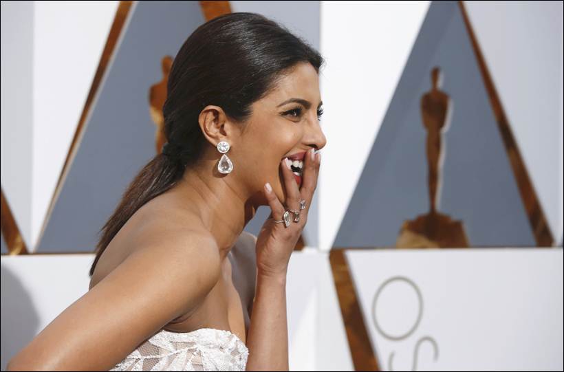 oscars 2016, priyanka chopra, priyanka, priyanka chopra oscars, priyanka chopra oscars pics, priyanka oscars pics, priyanka chopra pictures, priyanka chopra red carpet, priyanka oscars red carpet, priyanka photos, oscars, oscar awards, entertainment