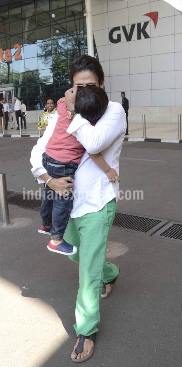 vivek oberoi, vivek oberoi son, vivek oberoi vivaan, vivaan veer singh, priyanka alva, vivek oberoi priyanka alva, vivek oberoi pics, vivek oberoi son pics, vivek oberoi airport pics, vivek oberoi photos, vivek oberoi family, entertainment