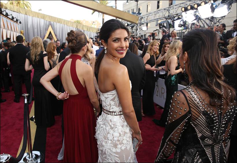 oscars 2016, priyanka chopra, priyanka, priyanka chopra oscars, priyanka chopra oscars pics, priyanka oscars pics, priyanka chopra pictures, priyanka chopra red carpet, priyanka oscars red carpet, priyanka photos, oscars, oscar awards, entertainment