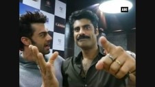 Manish Paul, Sikander Kher raise eyebrows with impromptu kiss