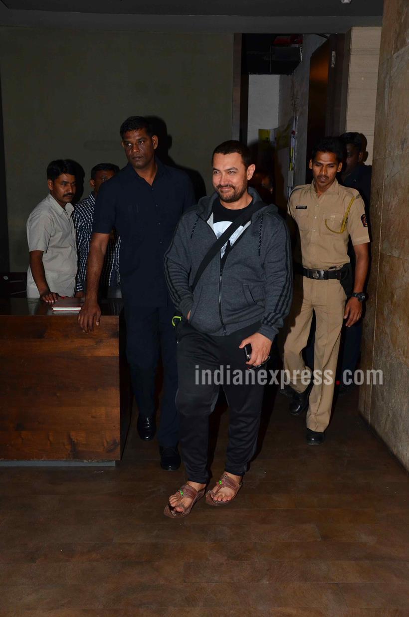 Aamir Khan, Special Screening of Natsamrat, Natsamrat, Shah Rukh Khan, Shah Rukh Khan photos, Shah Rukh Khan fan, fan, entertainment news
