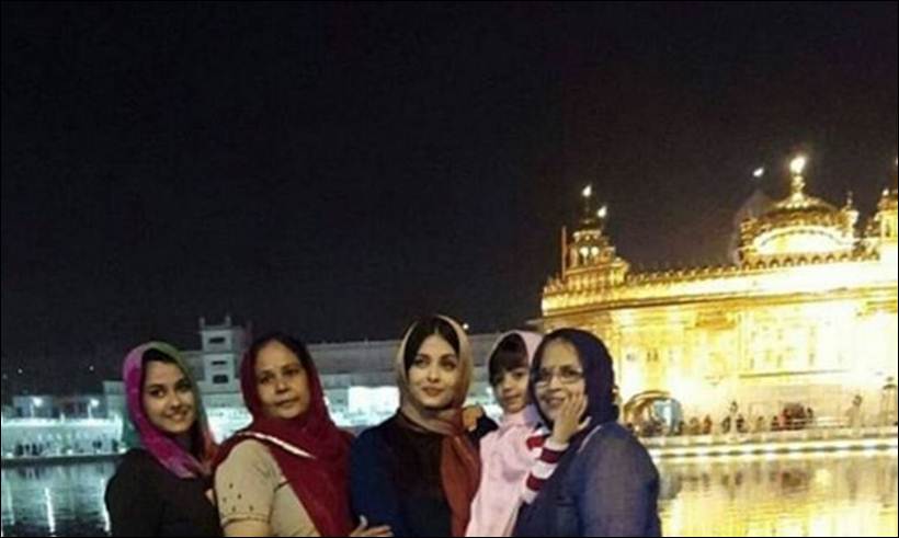 aishwarya rai bachchan, Aaradhya Bachchan, sarbjit, Aishwarya Rai Bachchan Golden Temple, Aishwarya Rai Golden Temple, aishwarya rai, aishwarya, aishwarya aaradhya pics, aaradhya bachchan, aaradhya pics, aishwarya aaradhya pics, brindya rai pics, aishwarya mother, sarbjit, aishwarya in punjab, aishwarya rai punjab pics, entertainment