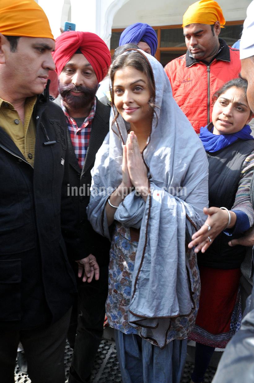 aishwarya rai bachchan, sarbjit, Aishwarya Rai Bachchan Golden Temple, Aishwarya Rai Golden Temple, aishwarya rai, aishwarya, aishwarya aaradhya pics, aaradhya bachchan, aaradhya pics, aishwarya aaradhya pics, brindya rai pics, aishwarya mother, sarbjit, aishwarya in punjab, aishwarya rai punjab pics, entertainment