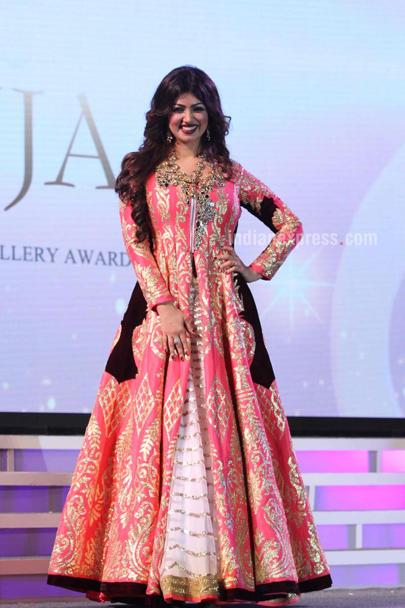 Ameesha Patel, Shriya Saran, Daisy Shah, Hema Malini, Esha Deol, Bharat Takhtani, Archana Kochar, Swarovski Gemstones National Jewellery Awards 2015-16, Swarovski Gemstones National Jewellery Awards, entertainment news