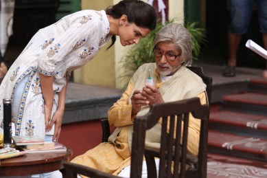 Piku, Deepika padukone, Amitabh Bachchan, Deepika padukone Piku, Deepika padukone Amitabh Bachchan, Deepika, Deepika piku, toifa awards, Toifa 2016, Entertainment news