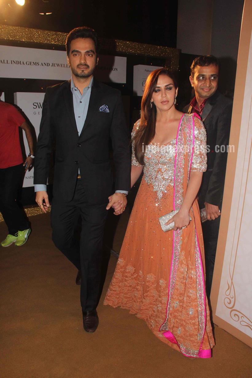 Ameesha Patel, Shriya Saran, Daisy Shah, Hema Malini, Esha Deol, Bharat Takhtani, Archana Kochar, Swarovski Gemstones National Jewellery Awards 2015-16, Swarovski Gemstones National Jewellery Awards, entertainment news