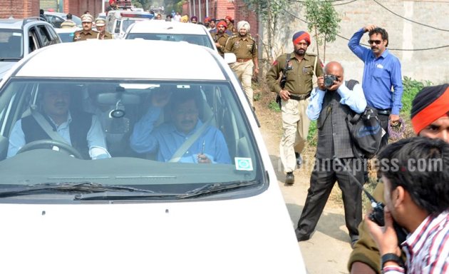 Arvind Kejriwal, Arvind Kejriwal attacked, Arvind Kejriwal car attacked, Arvind Kejriwal car, Arvind Kejriwal news, ludhiana news, india news