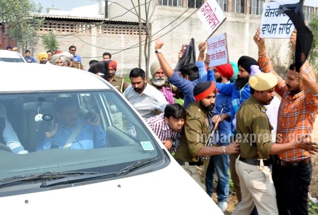 Arvind Kejriwal, Arvind Kejriwal attacked, Arvind Kejriwal car attacked, Arvind Kejriwal car, Arvind Kejriwal news, ludhiana news, india news