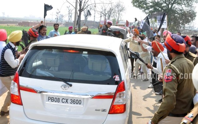 Arvind Kejriwal, Arvind Kejriwal attacked, Arvind Kejriwal car attacked, Arvind Kejriwal car, Arvind Kejriwal news, ludhiana news, india news