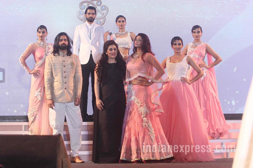 Ameesha Patel, Shriya Saran, Daisy Shah, Hema Malini, Esha Deol, Bharat Takhtani, Archana Kochar, Swarovski Gemstones National Jewellery Awards 2015-16, Swarovski Gemstones National Jewellery Awards, entertainment news