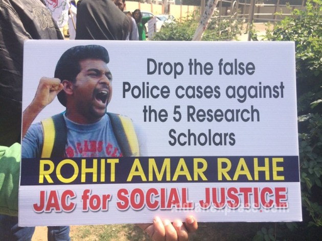 Rohith Vemula, Rohith Vemula suicide, Jantar Mantar, Rahul Gandhi, Arvind Kejriwal, Protest over Rohith Vemula Suicide, Students Protest Over Rohith Vemula Suicide, Jantar Mantar Pics, Jantar Mantar Protest Photo, Rohith Vemula Mother, Medha Patkar, Smriti Irani