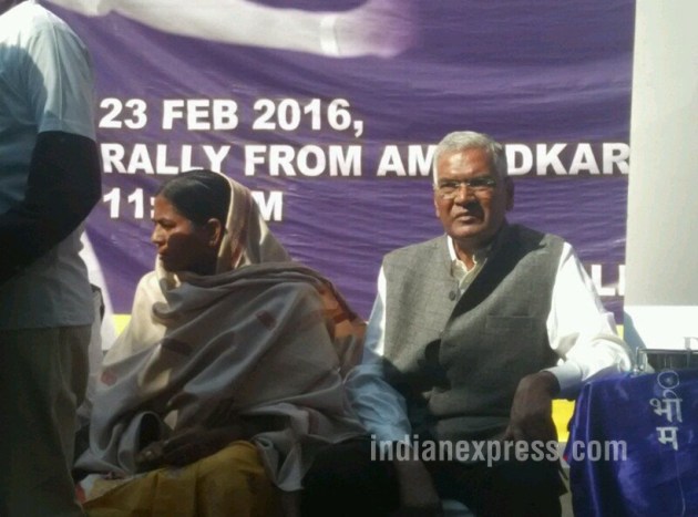 Rohith Vemula, Rohith Vemula suicide, Jantar Mantar, Rahul Gandhi, Arvind Kejriwal, Protest over Rohith Vemula Suicide, Students Protest Over Rohith Vemula Suicide, Jantar Mantar Pics, Jantar Mantar Protest Photo, Rohith Vemula Mother, Medha Patkar, Smriti Irani
