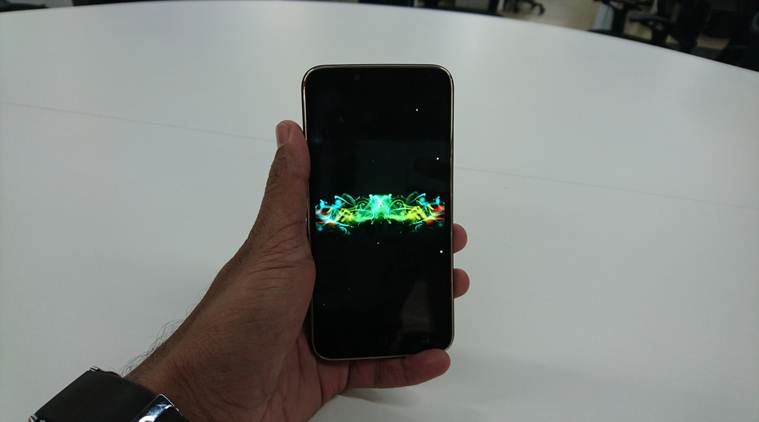 Karbonn Quattro L50 HD features a 5-inch HD display and is powered by quad-core processor