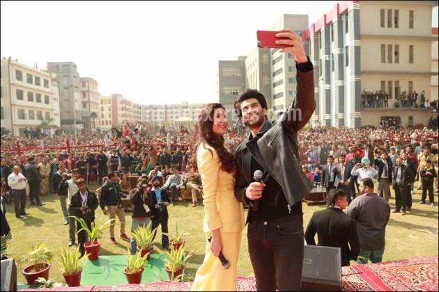 Katrina Kaif Aditya Roy Kapoor Romance Each Other In Delhi