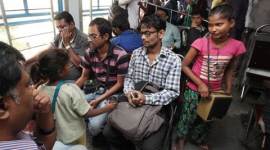 indian railways, local train performers, sealdah station, kolkata local train, sealdah train line, child beggar, train singer, street performers, poverty, india news, west bengal news, kolkata news, latest news