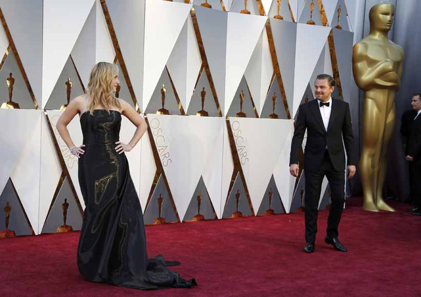 oscars 2016, Leonardo Dicaprio, kate winslet, leonardo, oscars, leonardo kate pics, leonardo dicaprio kate winslet pics, leonardo red carpet, kate winslet red carpet, leonardo oscars 2016, kate winslet oscars 2016, the academy, entertainment