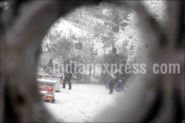 Snowfall, Snow, Heavy Snowfall, Snowfall in Shimla, Snowfall in Himachal, Heavy Snowfall in Shimla, First Snowfall of Season, Snowfall in Shimla pics