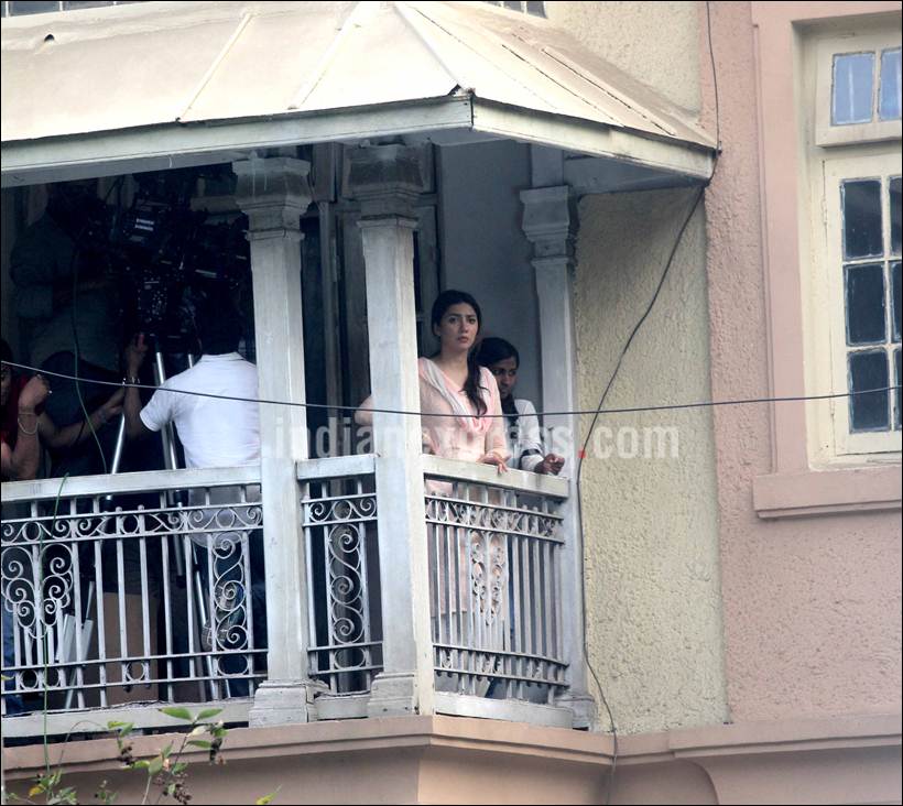 Shah Rukh Khan, Mahira Khan, Raees, Shah Rukh Khan Mahira Khan, Shah Rukh Khan Raees, SRK Mahira Khan, SRK Raees, SRK, Raees Shoot pics, SRK Mahira, SRK Mahira Raees, Mahira Khan Raees