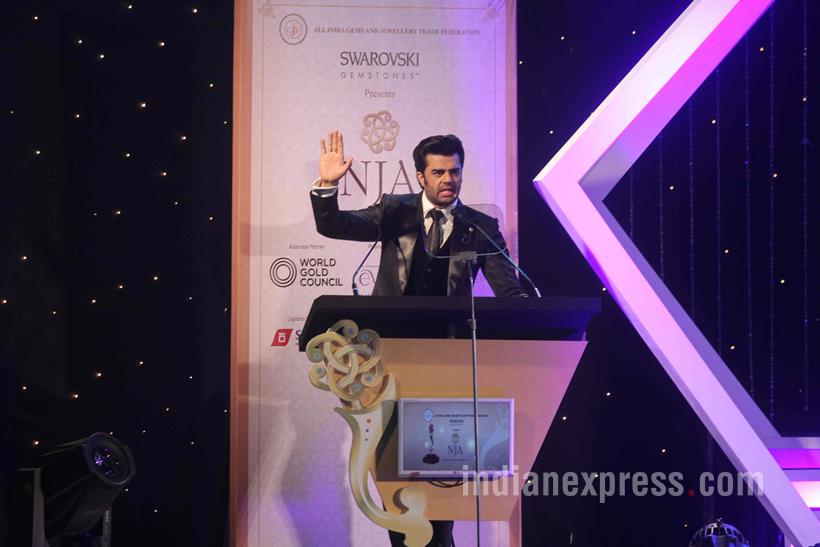 Ameesha Patel, Shriya Saran, Daisy Shah, Hema Malini, Esha Deol, Bharat Takhtani, Archana Kochar, Swarovski Gemstones National Jewellery Awards 2015-16, Swarovski Gemstones National Jewellery Awards, entertainment news