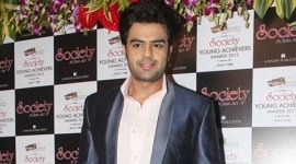 Manish Paul, Manish Paul surgery, Manish Paul shoulder surgery, Jhalak Dikhla Jaa, Jhalak Dikhla Jaa host, Jhalak Dikhla Jaa host manish