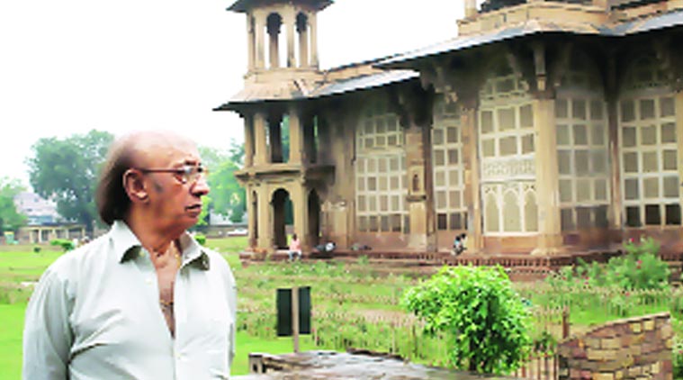 Nida Fazli death, Nida Fazli Passes Away, Nida Fazli Died, Nida Fazli Poetry, Nida Fazli Shayari, Nida Fazli Ghazals, Nida Fazli Songs, Asha bhosle, Khayyam, Talat Aziz, Entertainment news