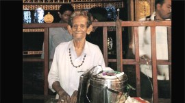 night shift, mumbai night shift, cyclewallah, mumbai cyclewallah, mumbai worker, worker of mumbai, mumbai news