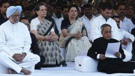 pranab mukherjee, pranab mukherjee books, paranab mukherjee memoirs, pranab mukherjee manmohan singh, pranab mukherjee the turbulent years review, pranab mukherjee congress, India news