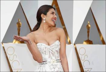 Priyanka Chopra Ki Nangi - Oscars 2016: Priyanka Chopra dazzles at Oscars party after stunning in  white at red carpet | Entertainment Gallery News,The Indian Express