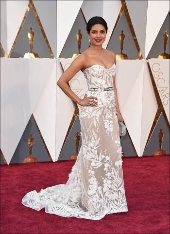 Priyanka Chopra Ki Nangi - Oscars 2016: Priyanka Chopra dazzles at Oscars party after stunning in  white at red carpet | Entertainment Gallery News,The Indian Express