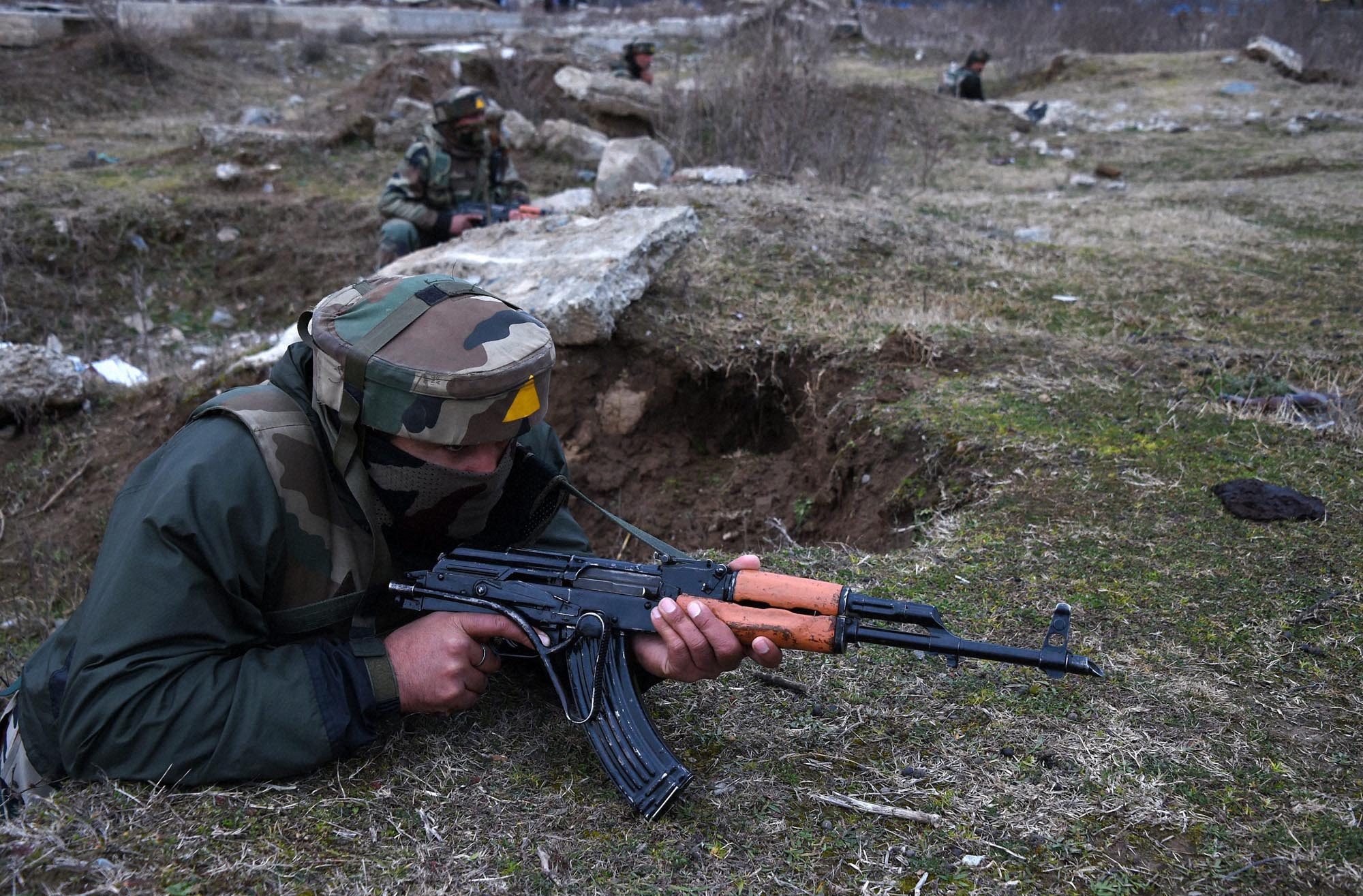 kashmir, kashmir encounter, kashmir attacks, pampore encounter, militamts, militants in kashmir, militants in pampore, terrorists, pampore attack, terrorists in pampore