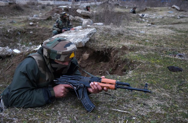 kashmir, kashmir encounter, kashmir attacks, pampore encounter, militamts, militants in kashmir, militants in pampore, terrorists, pampore attack, terrorists in pampore