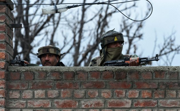 kashmir, kashmir encounter, kashmir attacks, pampore encounter, militamts, militants in kashmir, militants in pampore, terrorists, pampore attack, terrorists in pampore