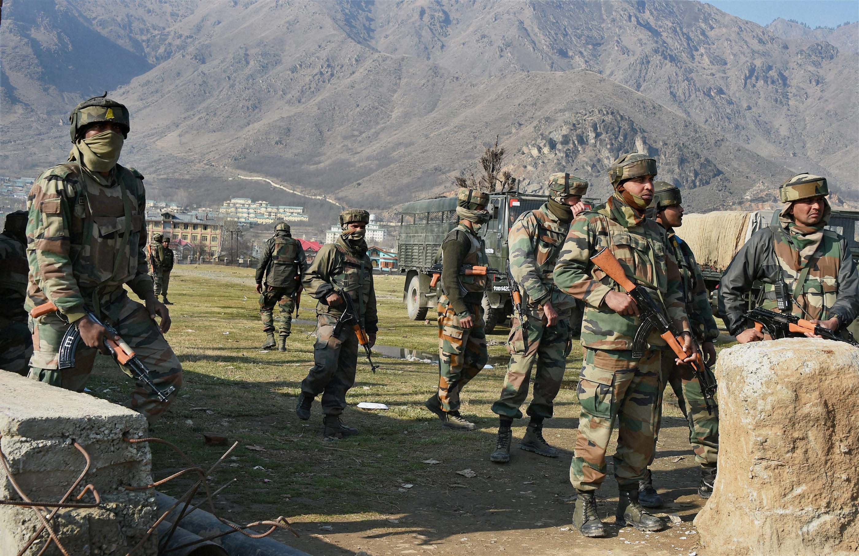 kashmir, kashmir encounter, kashmir attacks, pampore encounter, militamts, militants in kashmir, militants in pampore, terrorists, pampore attack, terrorists in pampore
