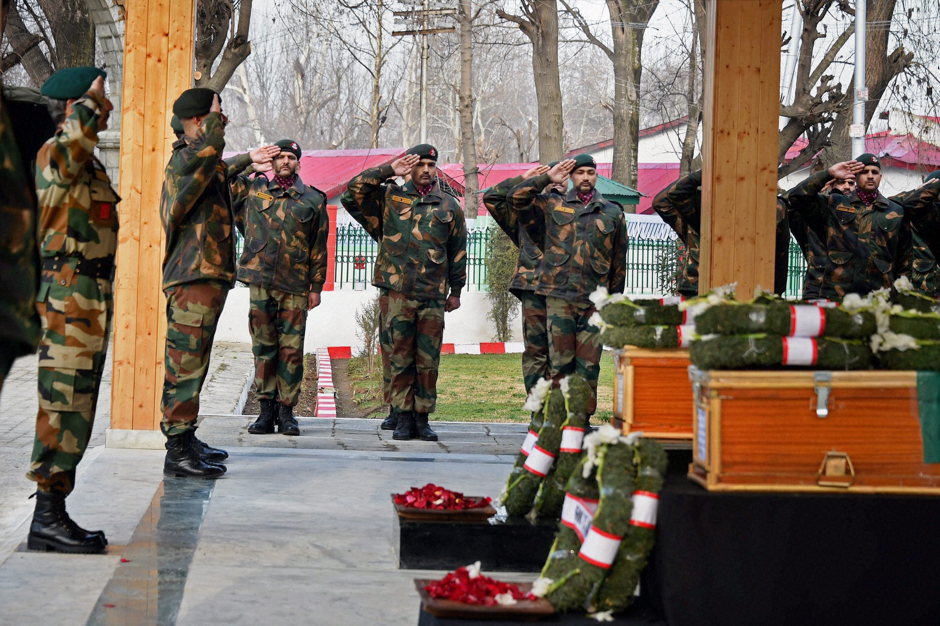 kashmir, kashmir encounter, kashmir attacks, pampore encounter, militamts, militants in kashmir, militants in pampore, terrorists, pampore attack, terrorists in pampore